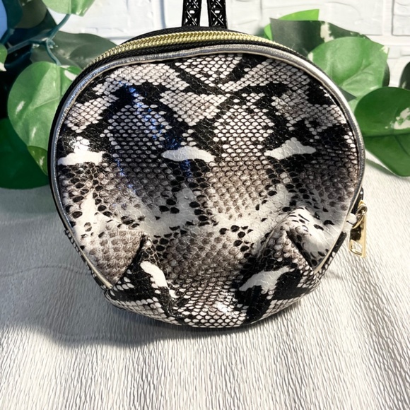 NWT Cosmetic faux snake skin bags, travel bags, cosmetic storage bags - Picture 6 of 10